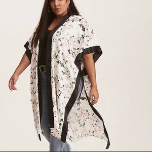 Torrid Ivory Satin Floral Kimono /Duster_ One Size
